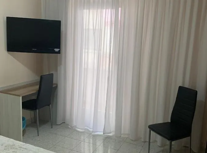 Acomodação com café da manhã  Domus Della Radio 2*